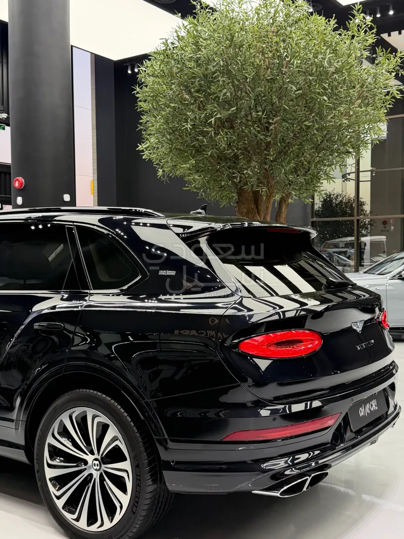 2021 بنتلي بنتايجا الاصدار الاول