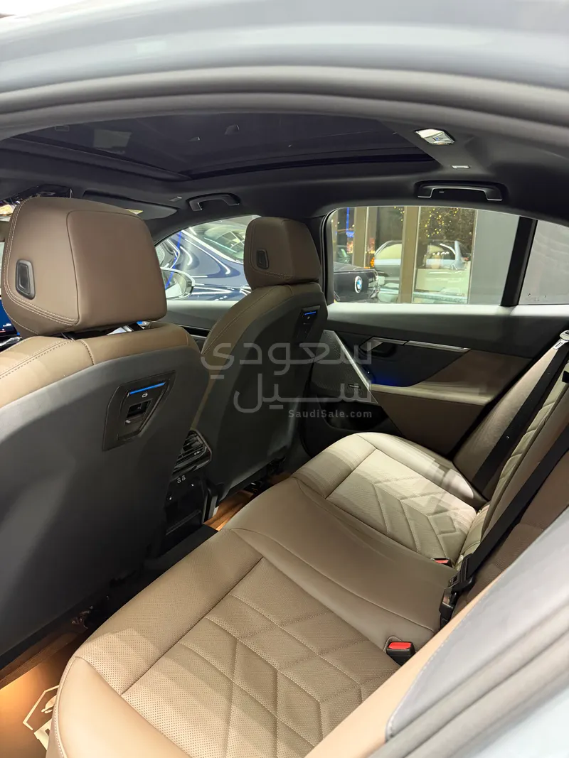 2024 بي ام دبليو الفئة الخامسة 520 أي إم كت