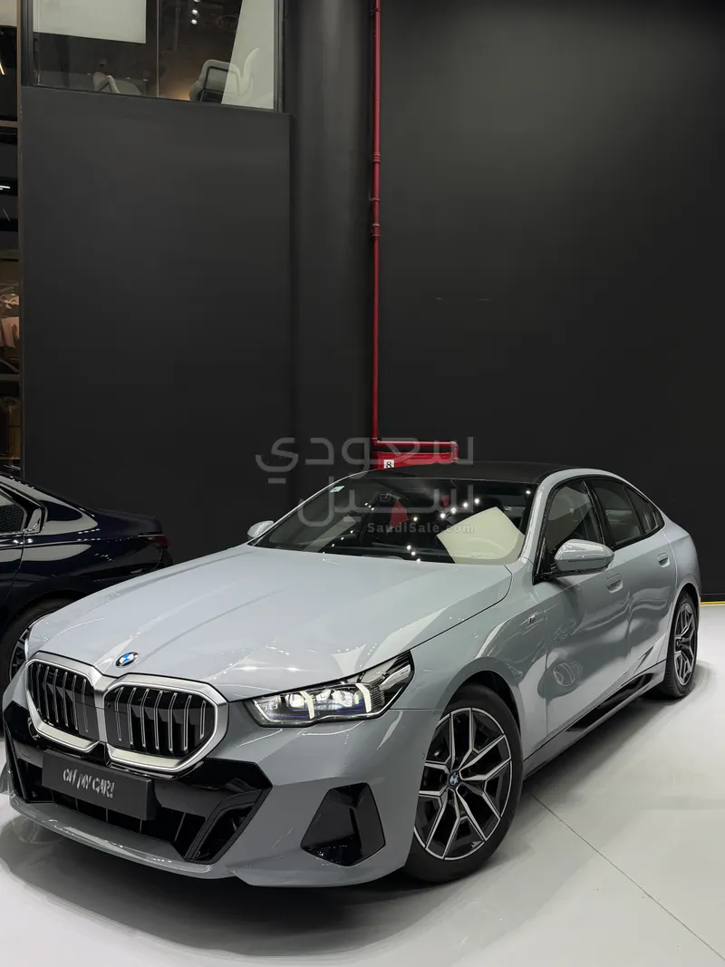 2024 بي ام دبليو الفئة الخامسة 520 أي إم كت