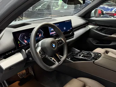 2024 بي ام دبليو الفئة الخامسة 520 أي إم كت