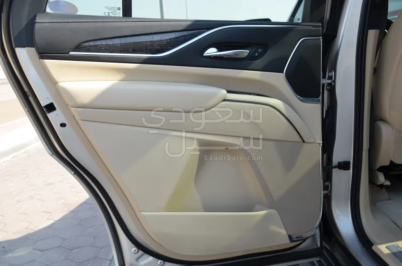 2021 كاديلاك اسكاليد بلاتينيوم