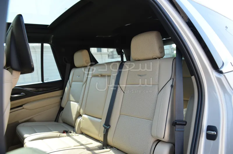 2021 كاديلاك اسكاليد بلاتينيوم