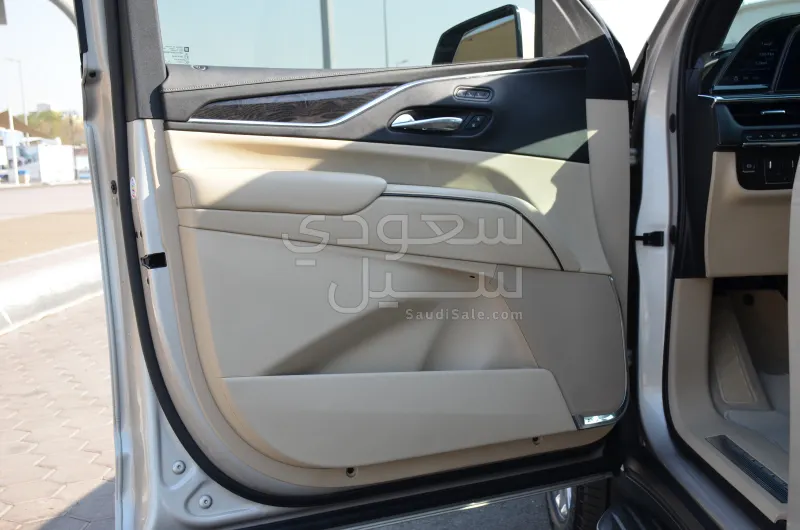 2021 كاديلاك اسكاليد بلاتينيوم