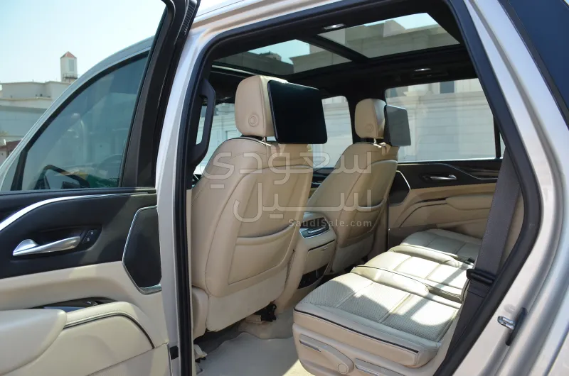 2021 كاديلاك اسكاليد بلاتينيوم