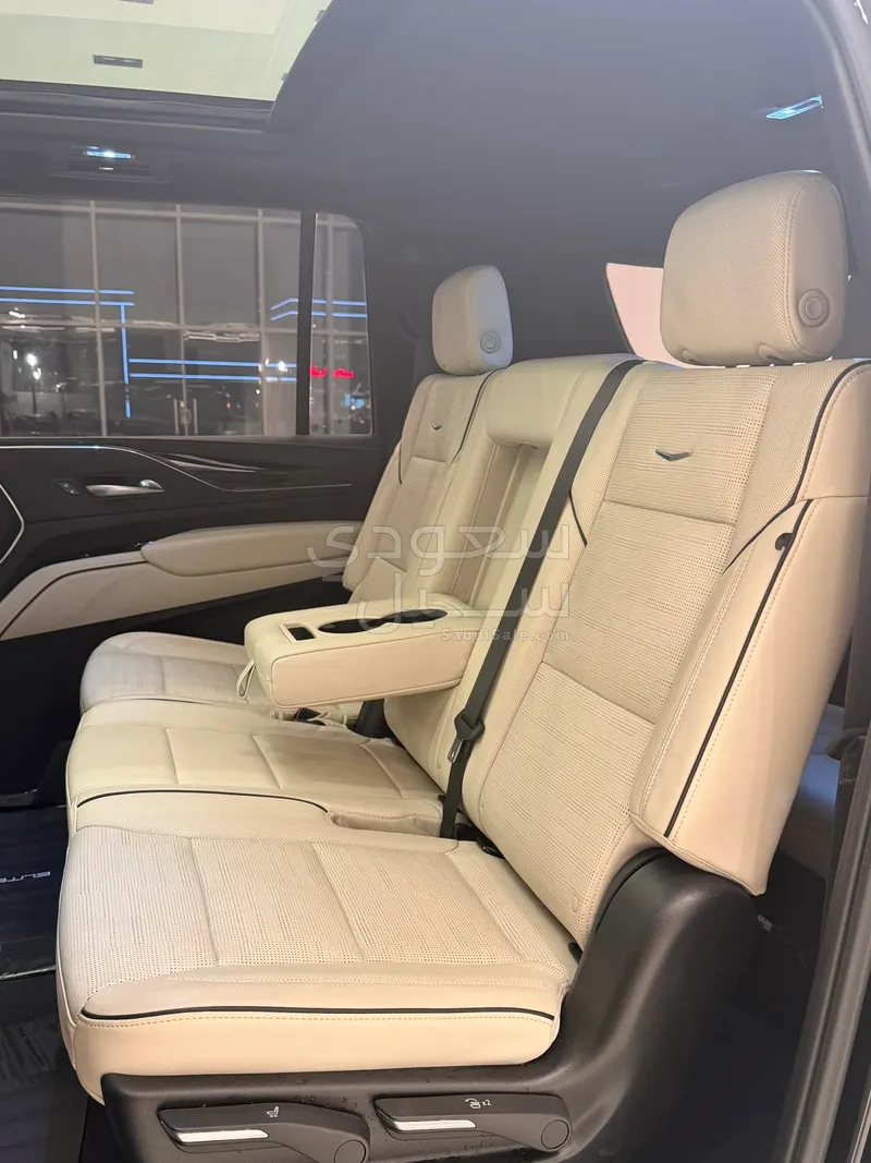 2024 كاديلاك اسكاليد