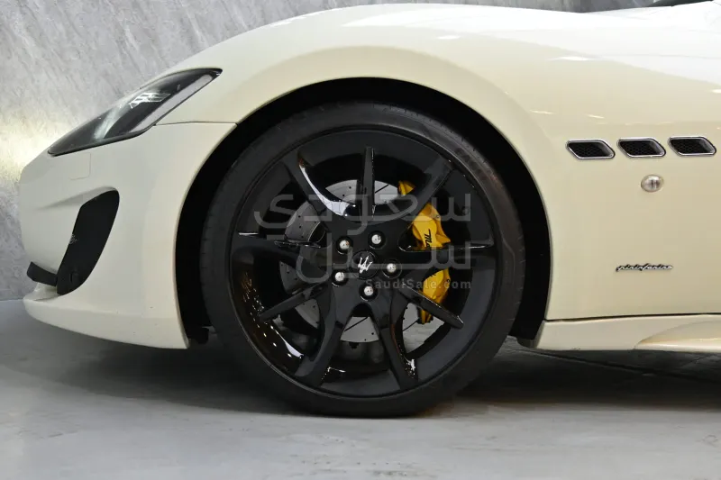 2014 مازيراتي جرانتوريزمو اس