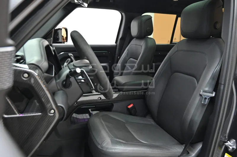 2024 لاند روفر ديفيندر 110