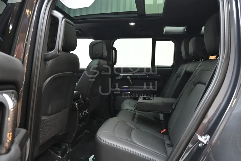 2024 لاند روفر ديفيندر 110