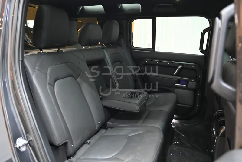 2024 لاند روفر ديفيندر 110