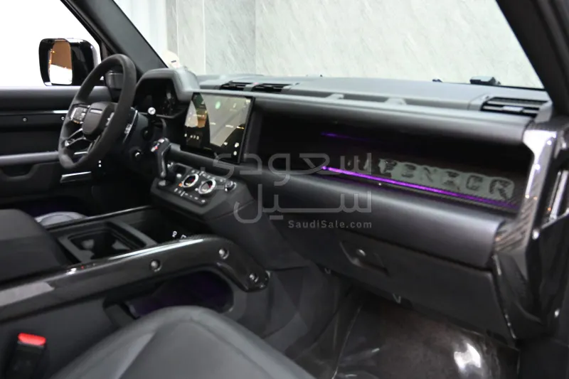 2024 لاند روفر ديفيندر 110