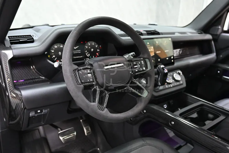 2024 لاند روفر ديفيندر 110