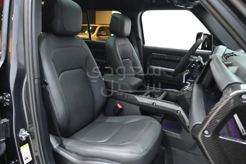 2024 لاند روفر ديفيندر 110