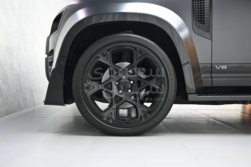 2024 لاند روفر ديفيندر 110