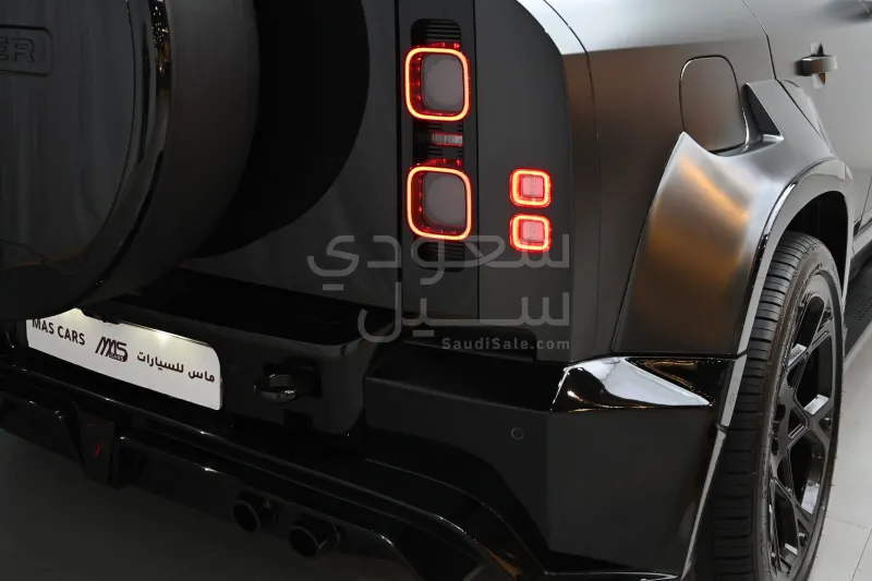 2024 لاند روفر ديفيندر 110