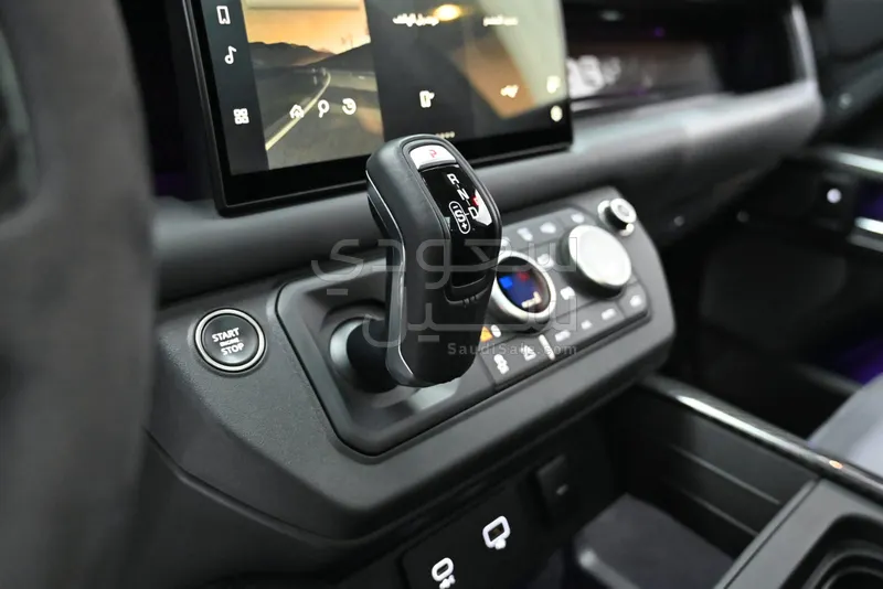 2024 لاند روفر ديفيندر 110