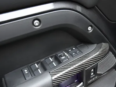 2024 لاند روفر ديفيندر 110