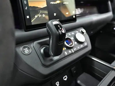 2024 لاند روفر ديفيندر 110