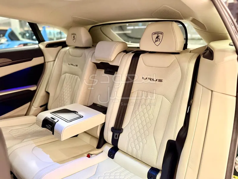 2023 لمبرجيني اوروس اس