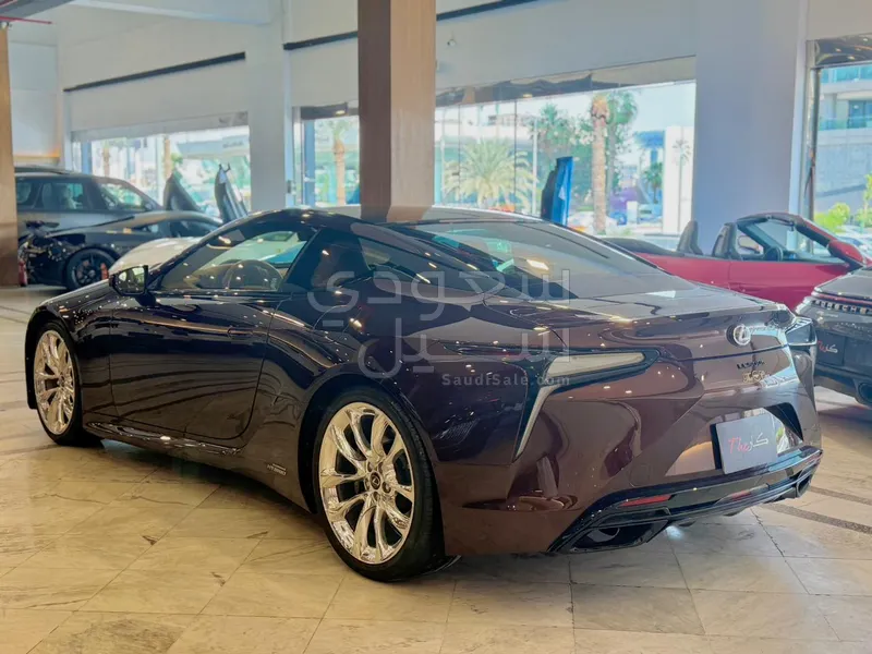 2017 لكزس إل سي 500