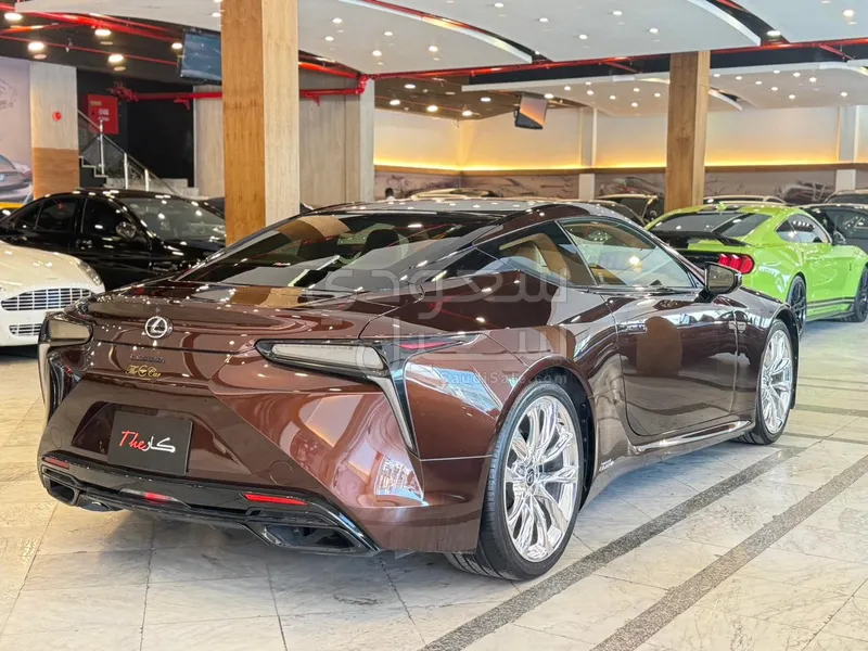 2017 لكزس إل سي 500