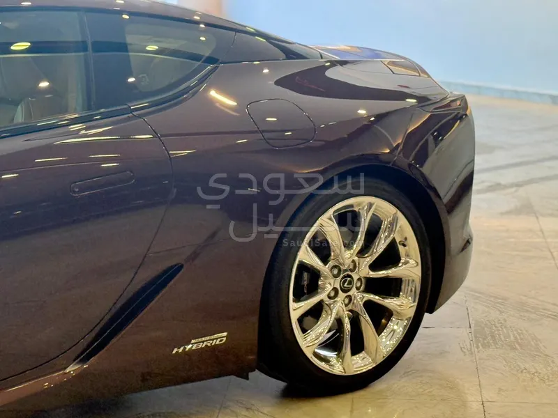 2017 لكزس إل سي 500