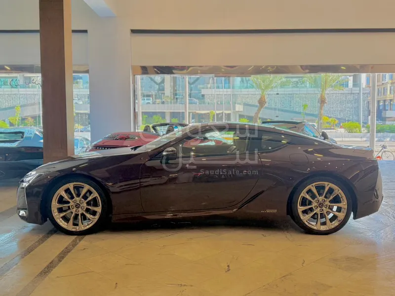 2017 لكزس إل سي 500