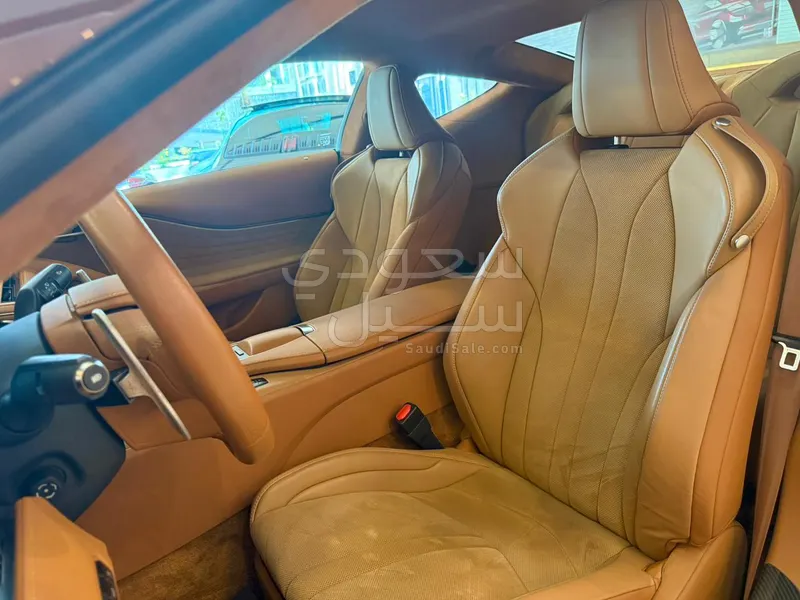 2017 لكزس إل سي 500