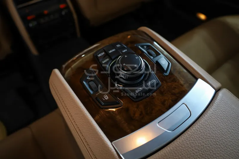 2014 بي ام دبليو الفئة السابعة 740 إل أي