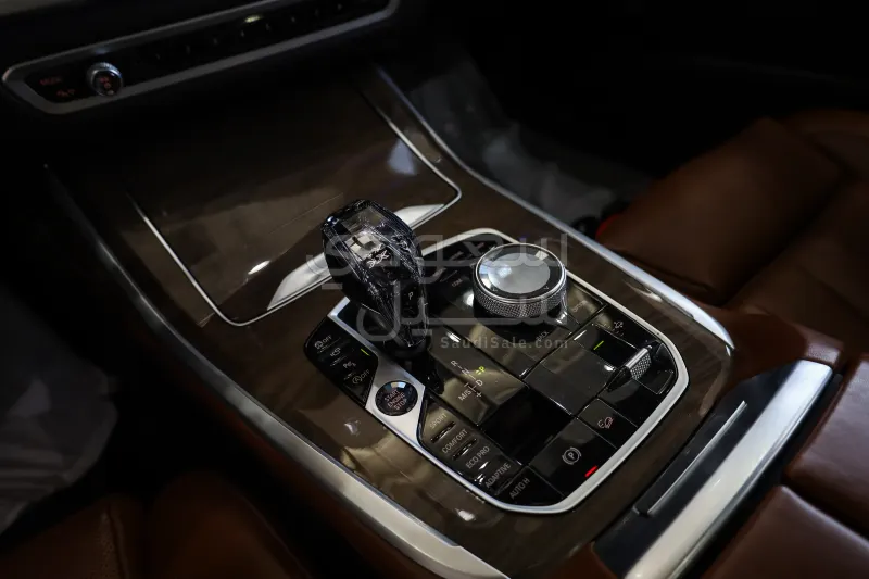 2020 بي ام دبليو الفئة اكس 7