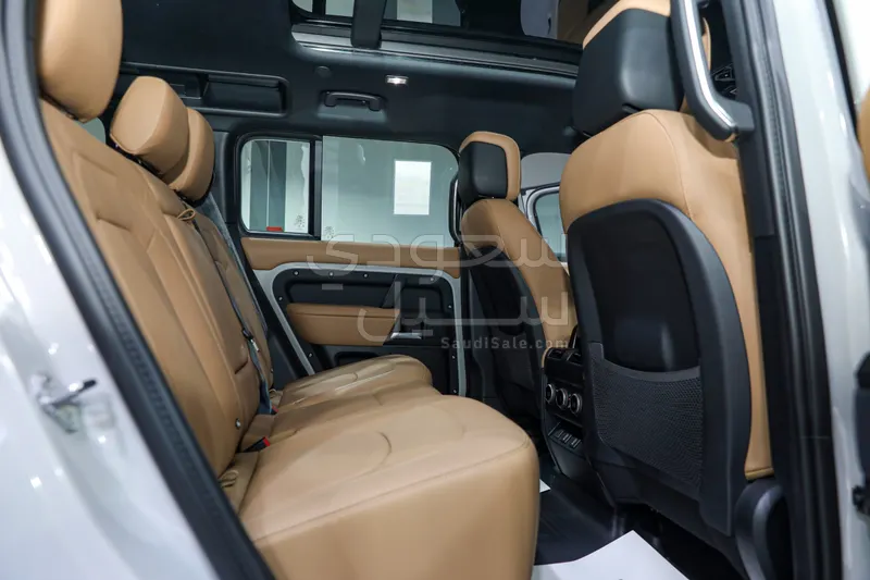 2026 لاند روفر ديفيندر اس اي