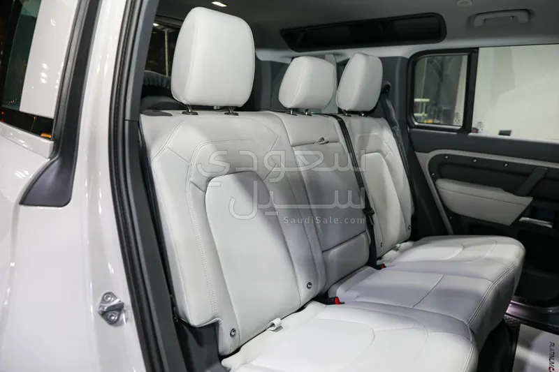 2026 لاند روفر ديفيندر اس اي