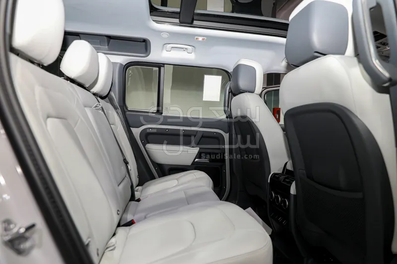 2026 لاند روفر ديفيندر اس اي