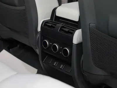 2026 لاند روفر ديفيندر اس اي