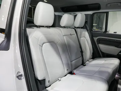 2026 لاند روفر ديفيندر اس اي