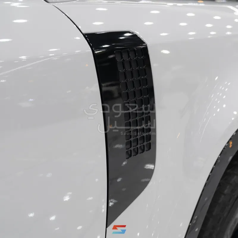 2026 لاند روفر ديفيندر اكس داينمك