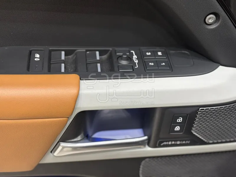 2024 لاند روفر ديفيندر اتش اس اي