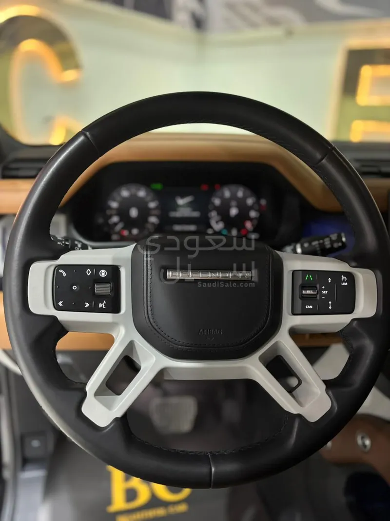 2024 لاند روفر ديفيندر اتش اس اي