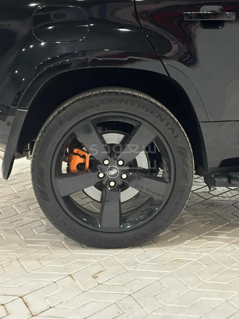 2024 لاند روفر ديفيندر اتش اس اي