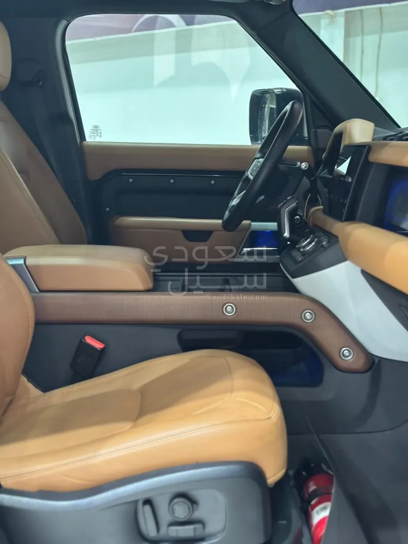 2024 لاند روفر ديفيندر اتش اس اي