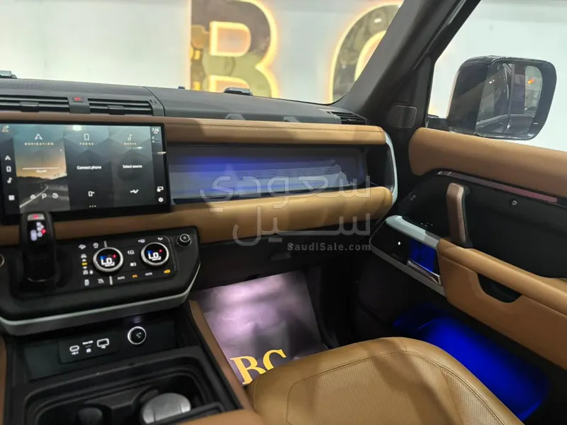 2024 لاند روفر ديفيندر اتش اس اي