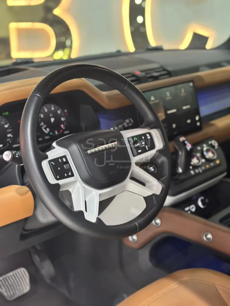 2024 لاند روفر ديفيندر اتش اس اي