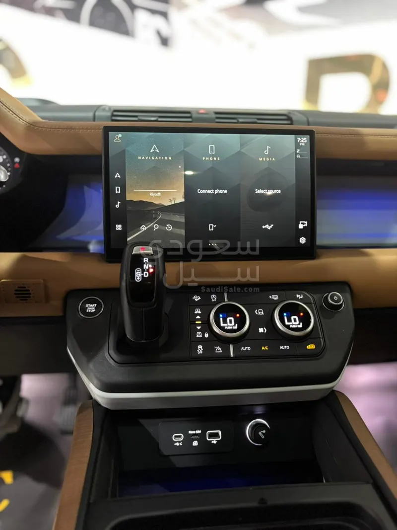 2024 لاند روفر ديفيندر اتش اس اي