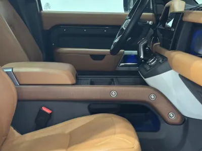 2024 لاند روفر ديفيندر اتش اس اي