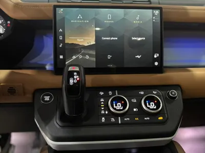 2024 لاند روفر ديفيندر اتش اس اي