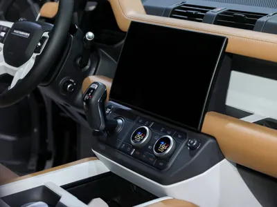 2026 لاند روفر ديفيندر اس اي