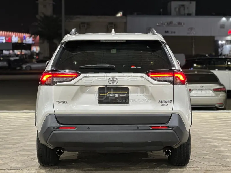 2021 تويوتا راف 4
