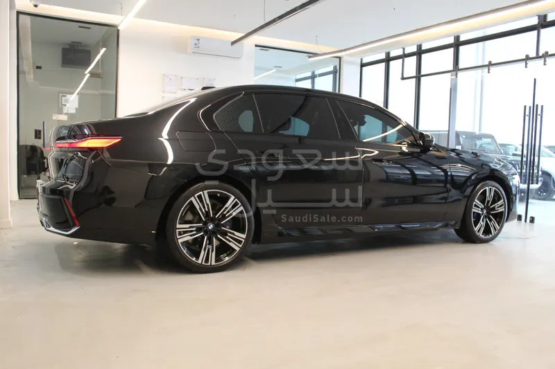 2025 بي ام دبليو الفئة السابعة 735أي