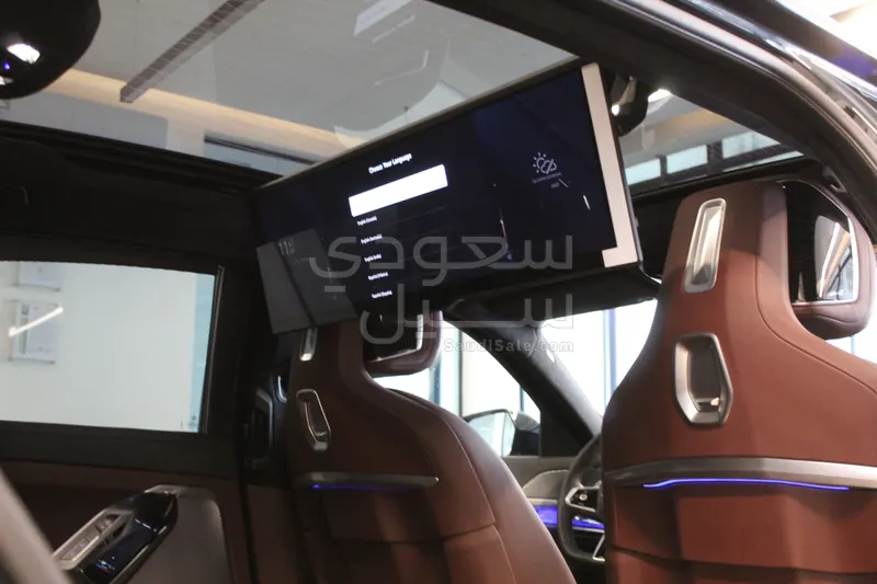 2025 بي ام دبليو الفئة السابعة 735أي