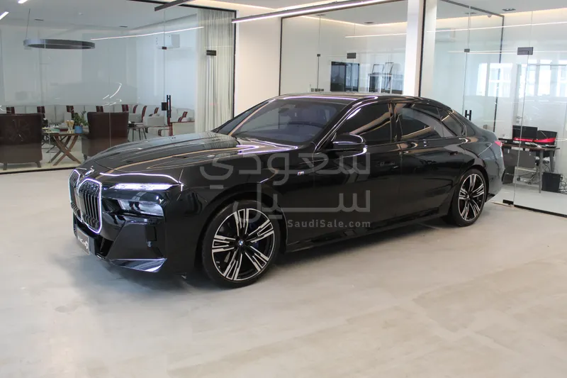 2025 بي ام دبليو الفئة السابعة 735أي