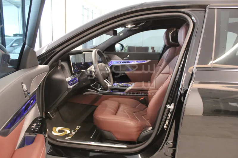 2025 بي ام دبليو الفئة السابعة 735أي